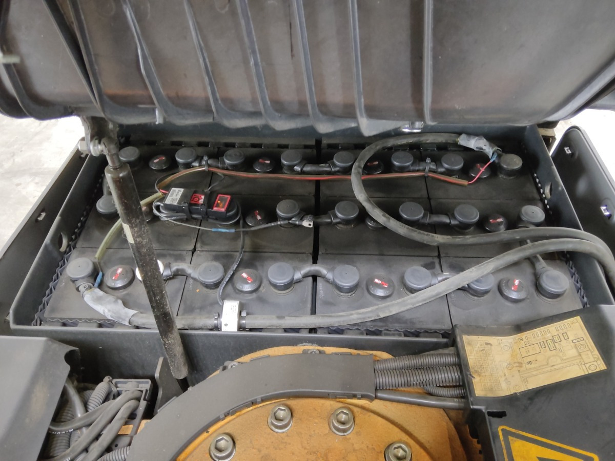 Still RX50-16 - Sähkötrukki: kuva Still RX50-16 - Sähkötrukki Still RX50-16 - Sähkötrukki: kuva Still RX50-16 - Sähkötrukki