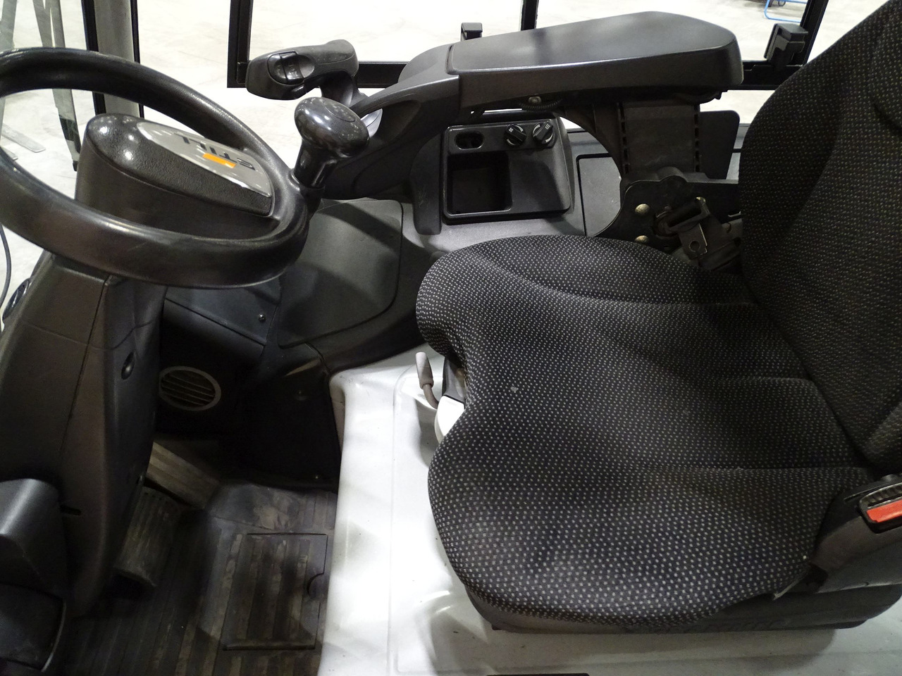 Still RX60-40 - Sähkötrukki: kuva Still RX60-40 - Sähkötrukki Still RX60-40 - Sähkötrukki: kuva Still RX60-40 - Sähkötrukki