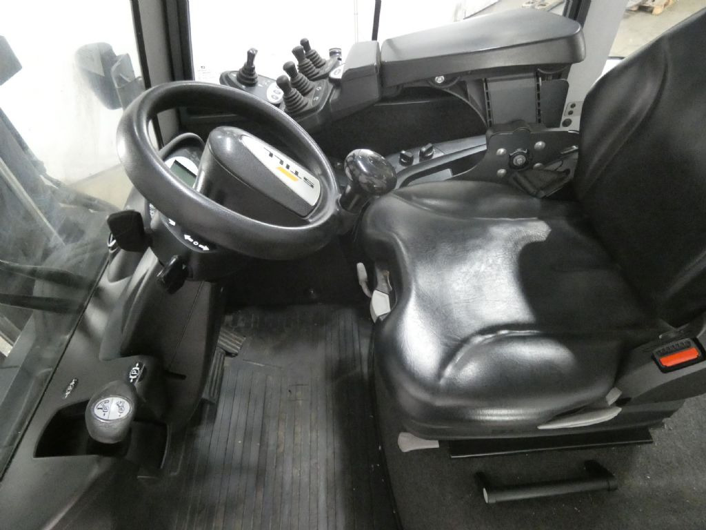 Still RX70-80/900 - Dieseltrukki: kuva Still RX70-80/900 - Dieseltrukki Still RX70-80/900 - Dieseltrukki: kuva Still RX70-80/900 - Dieseltrukki