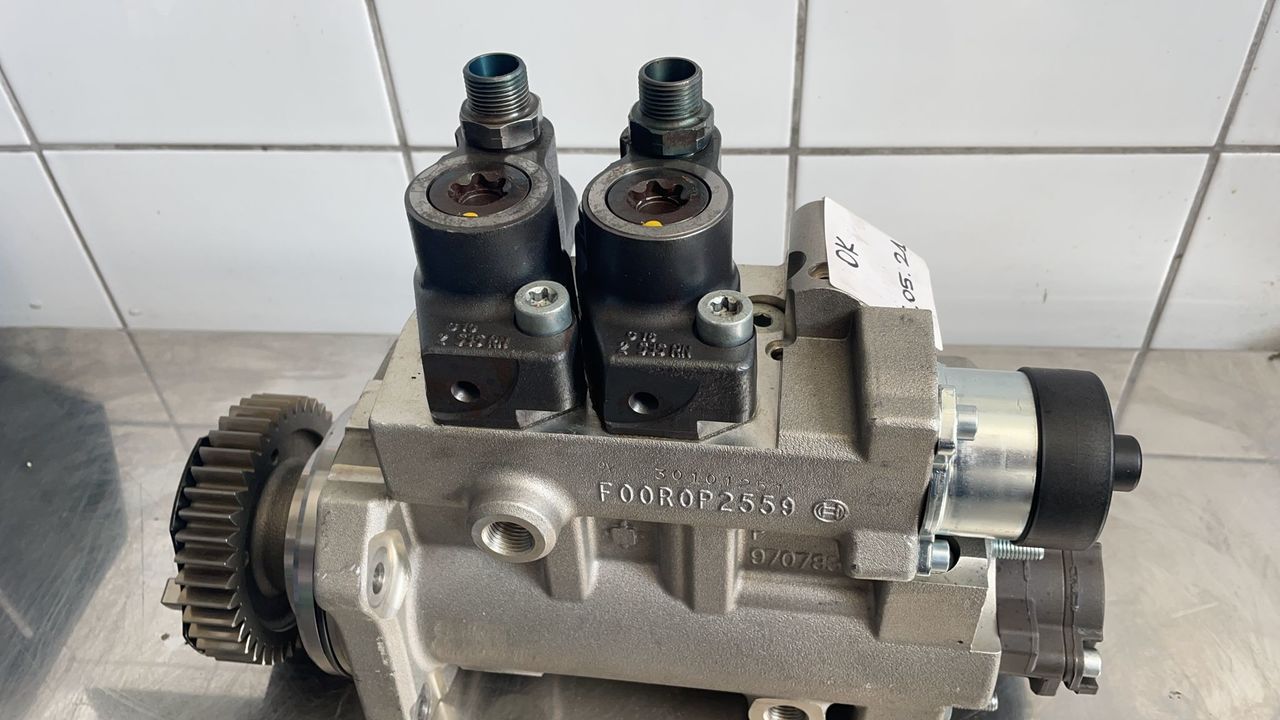 Mercedes Actros MP4 Injection Pump A4700900850 - Polttoainepumppu - Kuorma-auto: kuva Mercedes Actros MP4 Injection Pump A4700900850 - Polttoainepumppu - Kuorma-auto Mercedes Actros MP4 Injection Pump A4700900850 - Polttoainepumppu - Kuorma-auto: kuva Mercedes Actros MP4 Injection Pump A4700900850 - Polttoainepumppu - Kuorma-auto