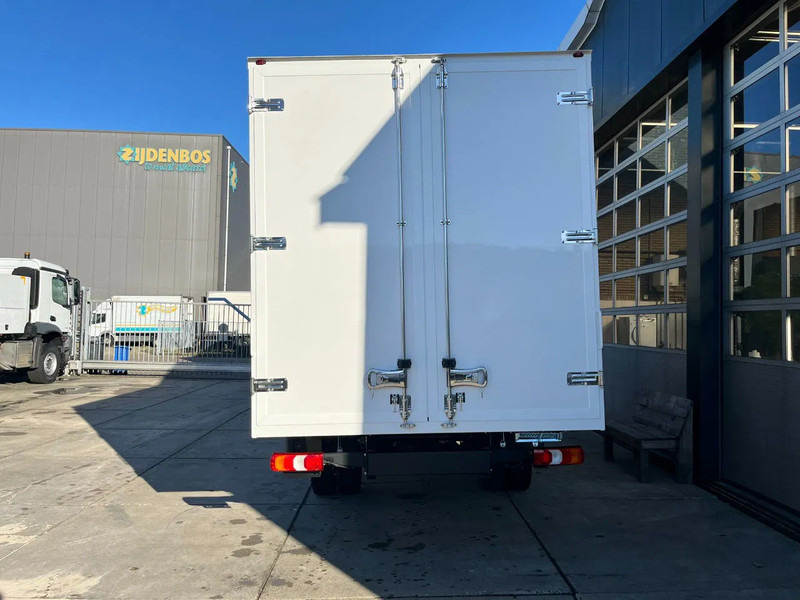 Mercedes-Benz Accelo 915 4x2 Closed Cargo Truck - Umpikori kuorma-auto: kuva Mercedes-Benz Accelo 915 4x2 Closed Cargo Truck - Umpikori kuorma-auto Mercedes-Benz Accelo 915 4x2 Closed Cargo Truck - Umpikori kuorma-auto: kuva Mercedes-Benz Accelo 915 4x2 Closed Cargo Truck - Umpikori kuorma-auto