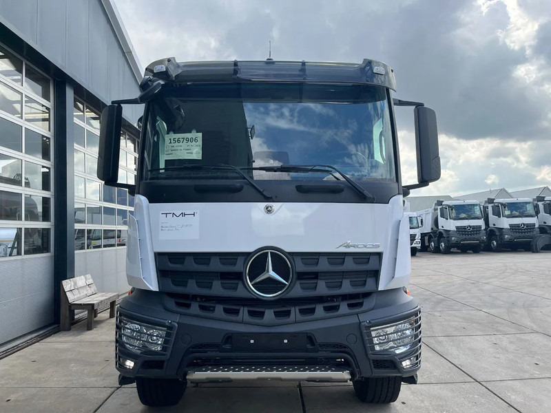 Mercedes-Benz Arocs 3340 6x4 Water Tank Truck - Säiliöauto: kuva Mercedes-Benz Arocs 3340 6x4 Water Tank Truck - Säiliöauto Mercedes-Benz Arocs 3340 6x4 Water Tank Truck - Säiliöauto: kuva Mercedes-Benz Arocs 3340 6x4 Water Tank Truck - Säiliöauto