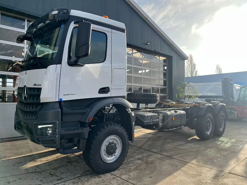Mercedes-Benz Arocs 3340 A 6x6 Chassis cabin - Kuorma-auto alusta: kuva Mercedes-Benz Arocs 3340 A 6x6 Chassis cabin - Kuorma-auto alusta Mercedes-Benz Arocs 3340 A 6x6 Chassis cabin - Kuorma-auto alusta: kuva Mercedes-Benz Arocs 3340 A 6x6 Chassis cabin - Kuorma-auto alusta