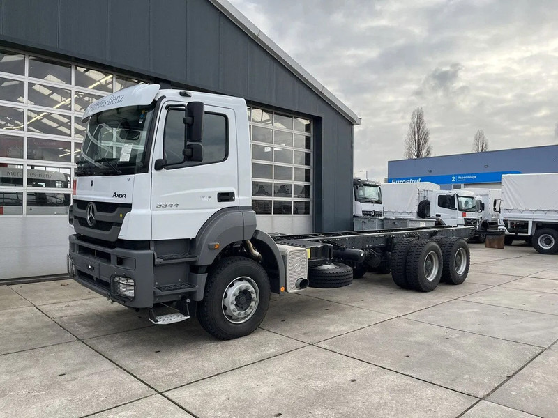 Mercedes-Benz Axor 3344 6x4 Chassis Cabin - Kuorma-auto alusta: kuva Mercedes-Benz Axor 3344 6x4 Chassis Cabin - Kuorma-auto alusta Mercedes-Benz Axor 3344 6x4 Chassis Cabin - Kuorma-auto alusta: kuva Mercedes-Benz Axor 3344 6x4 Chassis Cabin - Kuorma-auto alusta