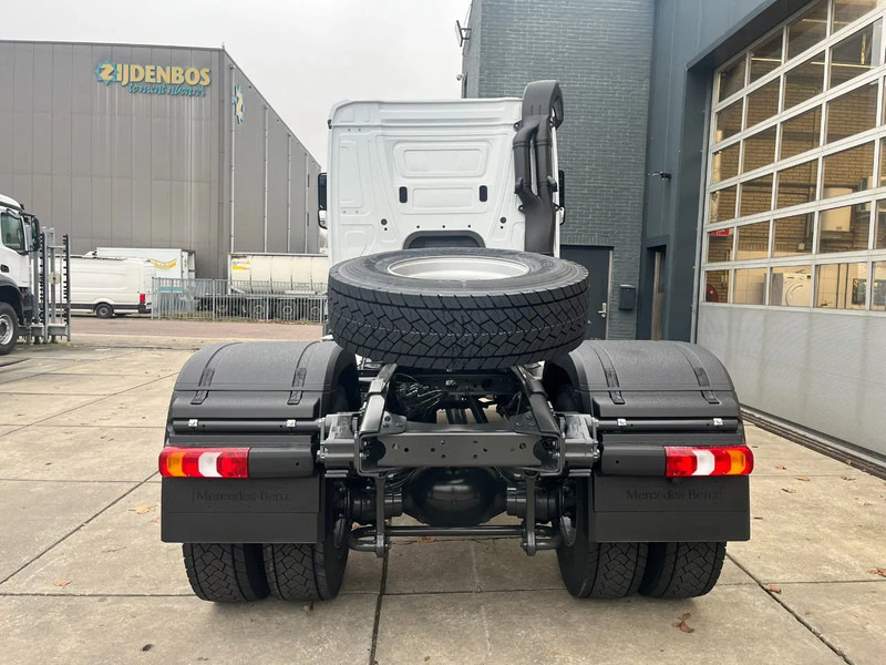 Mercedes-Benz Actros 2045 S 4x2 Tractor Head - Vetopöytäauto: kuva Mercedes-Benz Actros 2045 S 4x2 Tractor Head - Vetopöytäauto Mercedes-Benz Actros 2045 S 4x2 Tractor Head - Vetopöytäauto: kuva Mercedes-Benz Actros 2045 S 4x2 Tractor Head - Vetopöytäauto