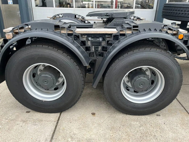 Uusi Vetopöytäauto Mercedes-Benz Actros 3340 S 6x4 Tractor Head: kuva Uusi Vetopöytäauto Mercedes-Benz Actros 3340 S 6x4 Tractor Head
