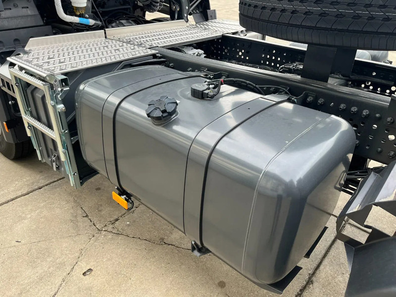 Uusi Vetopöytäauto Mercedes-Benz Actros 3340 S 6x4 Tractor Head: kuva Uusi Vetopöytäauto Mercedes-Benz Actros 3340 S 6x4 Tractor Head