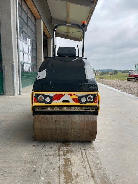 BOMAG BW 100 AC-5 - Yhdistelmäjyrä: kuva BOMAG BW 100 AC-5 - Yhdistelmäjyrä BOMAG BW 100 AC-5 - Yhdistelmäjyrä: kuva BOMAG BW 100 AC-5 - Yhdistelmäjyrä