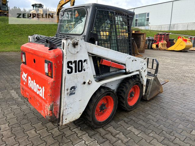 Bobcat S100 - Liukuohjattu kuormaaja: kuva Bobcat S100 - Liukuohjattu kuormaaja Bobcat S100 - Liukuohjattu kuormaaja: kuva Bobcat S100 - Liukuohjattu kuormaaja
