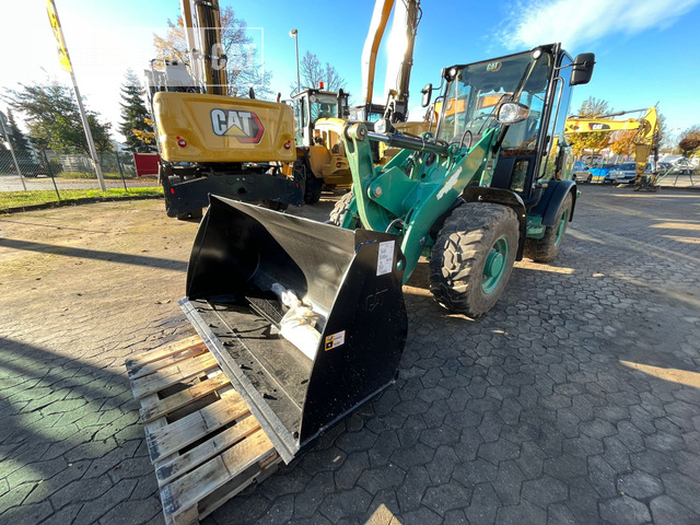 Cat 906M - Pyöräkuormaaja: kuva Cat 906M - Pyöräkuormaaja Cat 906M - Pyöräkuormaaja: kuva Cat 906M - Pyöräkuormaaja