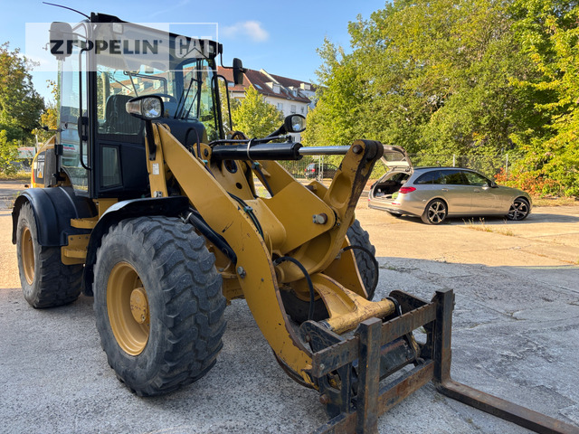 Cat 908M - Pyöräkuormaaja: kuva Cat 908M - Pyöräkuormaaja Cat 908M - Pyöräkuormaaja: kuva Cat 908M - Pyöräkuormaaja