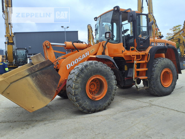 Doosan DL300 - Pyöräkuormaaja: kuva Doosan DL300 - Pyöräkuormaaja Doosan DL300 - Pyöräkuormaaja: kuva Doosan DL300 - Pyöräkuormaaja