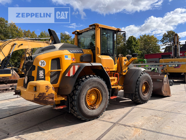 Volvo L90 - Pyöräkuormaaja: kuva Volvo L90 - Pyöräkuormaaja Volvo L90 - Pyöräkuormaaja: kuva Volvo L90 - Pyöräkuormaaja