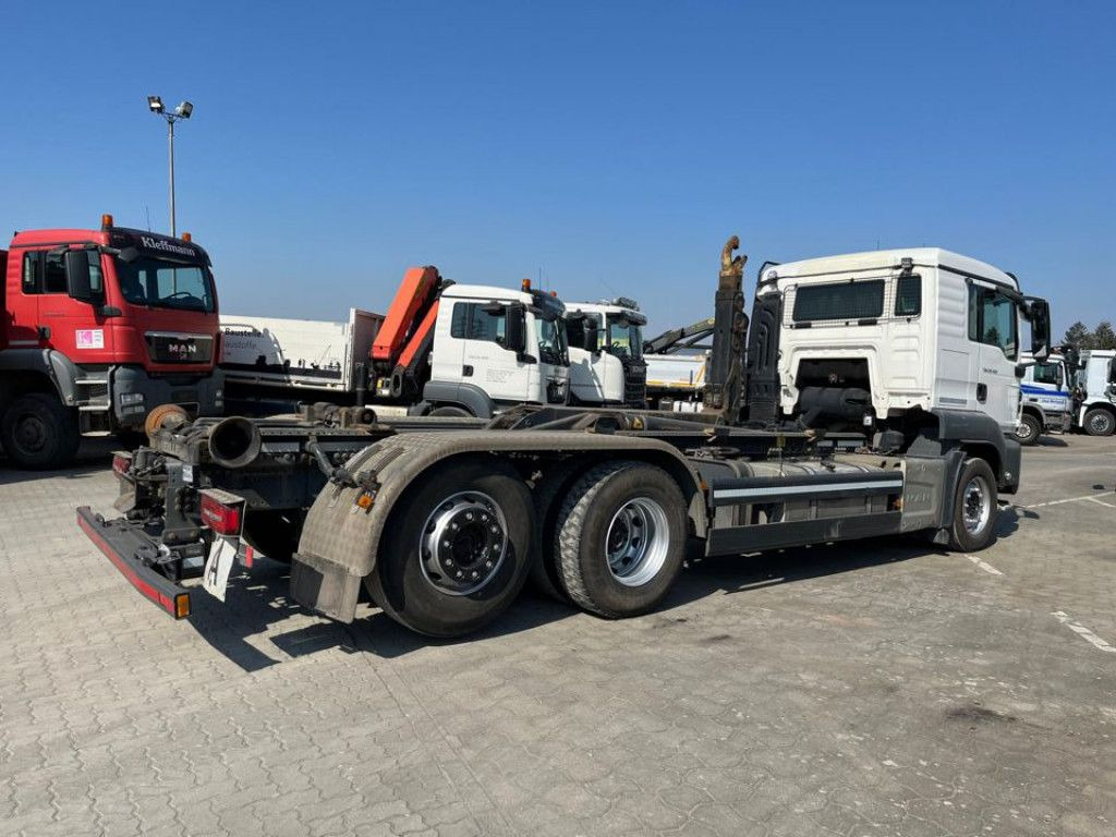 MAN TG-S 26.420/6x2 Abrollkipper - Koukkulava kuorma-auto: kuva MAN TG-S 26.420/6x2 Abrollkipper - Koukkulava kuorma-auto MAN TG-S 26.420/6x2 Abrollkipper - Koukkulava kuorma-auto: kuva MAN TG-S 26.420/6x2 Abrollkipper - Koukkulava kuorma-auto
