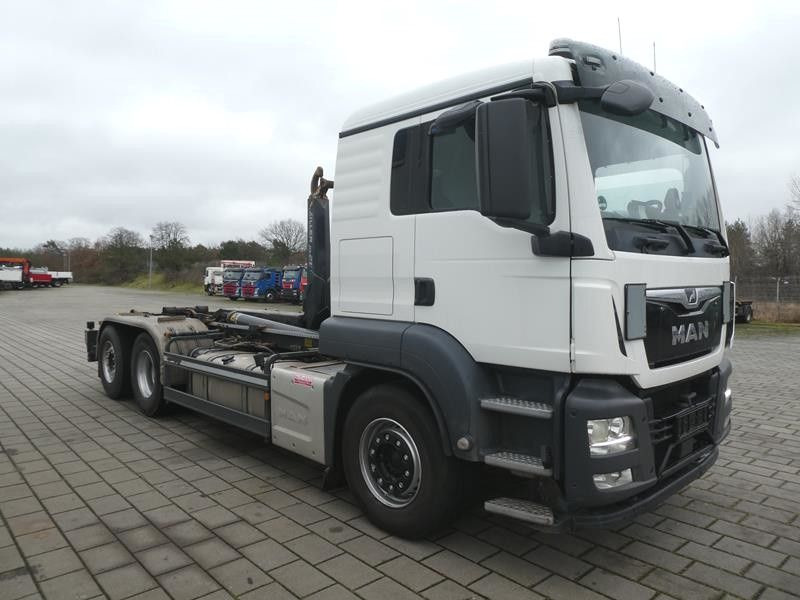 MAN TG-S 26.460 6x2-2 BL Abrollkipper Meiller, Funk - Koukkulava kuorma-auto: kuva MAN TG-S 26.460 6x2-2 BL Abrollkipper Meiller, Funk - Koukkulava kuorma-auto MAN TG-S 26.460 6x2-2 BL Abrollkipper Meiller, Funk - Koukkulava kuorma-auto: kuva MAN TG-S 26.460 6x2-2 BL Abrollkipper Meiller, Funk - Koukkulava kuorma-auto