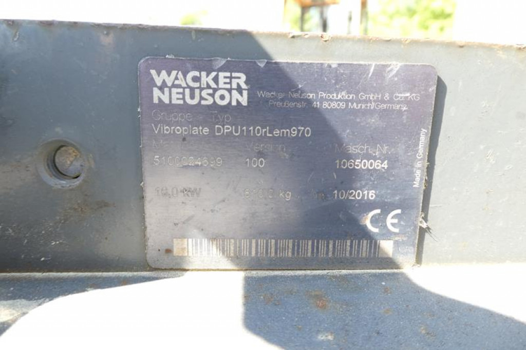 Wacker Neuson SE Rüttelplatte DPU 110rLem970 Baumaschine inkl. Fernbedienung - Tärylevy: kuva Wacker Neuson SE Rüttelplatte DPU 110rLem970 Baumaschine inkl. Fernbedienung - Tärylevy Wacker Neuson SE Rüttelplatte DPU 110rLem970 Baumaschine inkl. Fernbedienung - Tärylevy: kuva Wacker Neuson SE Rüttelplatte DPU 110rLem970 Baumaschine inkl. Fernbedienung - Tärylevy
