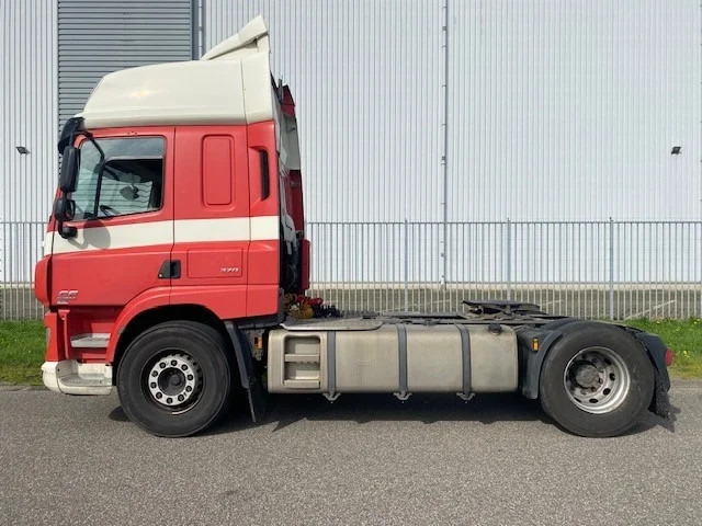 DAF CF 370 spacecab skylights - Vetopöytäauto: kuva DAF CF 370 spacecab skylights - Vetopöytäauto DAF CF 370 spacecab skylights - Vetopöytäauto: kuva DAF CF 370 spacecab skylights - Vetopöytäauto