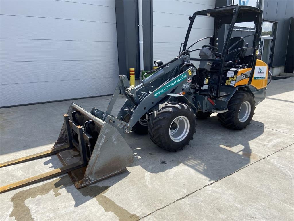 GiANT G2700 Xtra HD (6436) - Pienkuormaaja: kuva GiANT G2700 Xtra HD (6436) - Pienkuormaaja GiANT G2700 Xtra HD (6436) - Pienkuormaaja: kuva GiANT G2700 Xtra HD (6436) - Pienkuormaaja