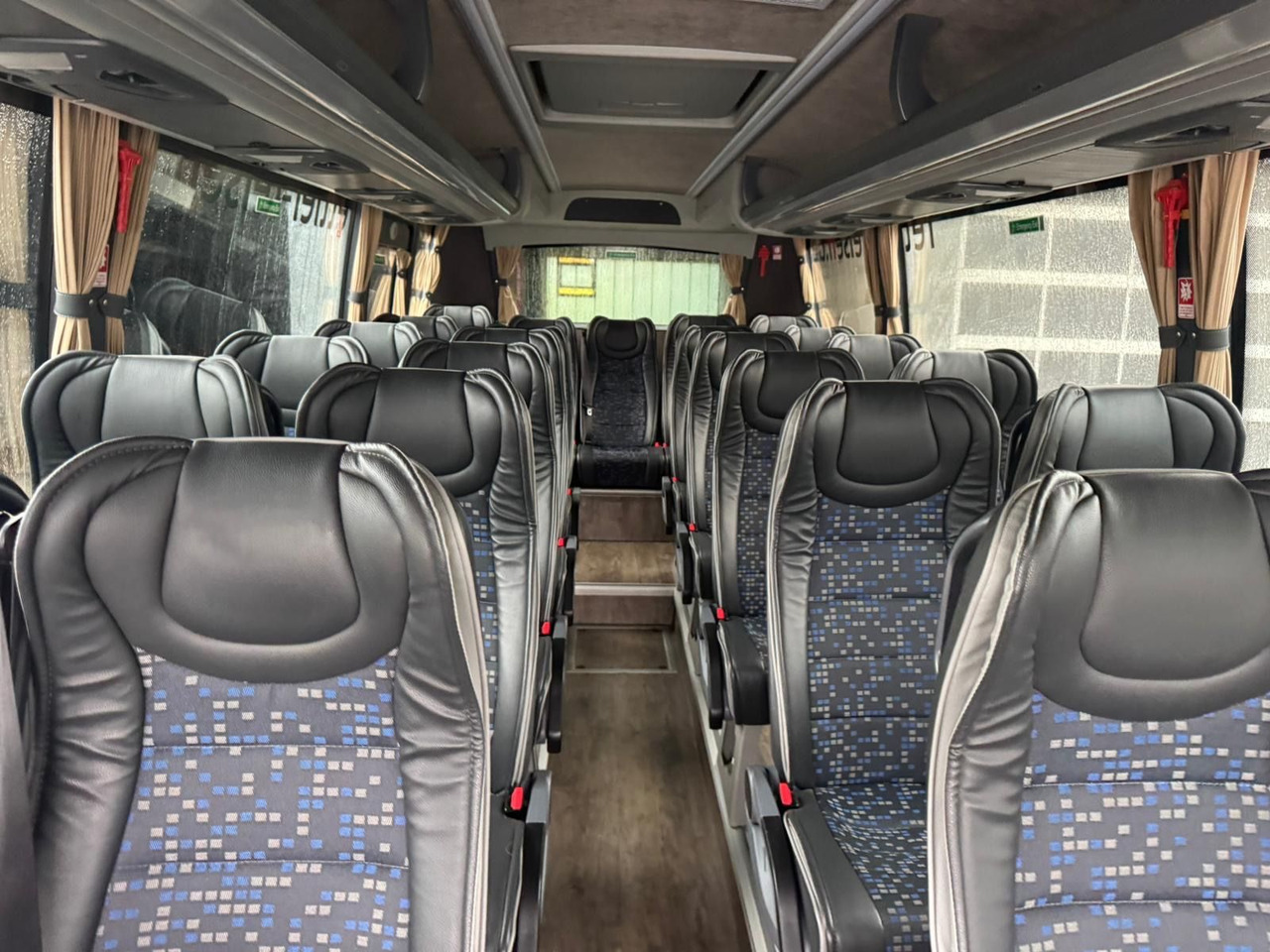 Iveco Atomic AN21 (wenig Km*7.2t) Rosero/ Rapido - Minibussi, Pikkubussi: kuva  Iveco Atomic AN21 (wenig Km*7.2t) Rosero/ Rapido - Minibussi, Pikkubussi Iveco Atomic AN21 (wenig Km*7.2t) Rosero/ Rapido - Minibussi, Pikkubussi: kuva  Iveco Atomic AN21 (wenig Km*7.2t) Rosero/ Rapido - Minibussi, Pikkubussi