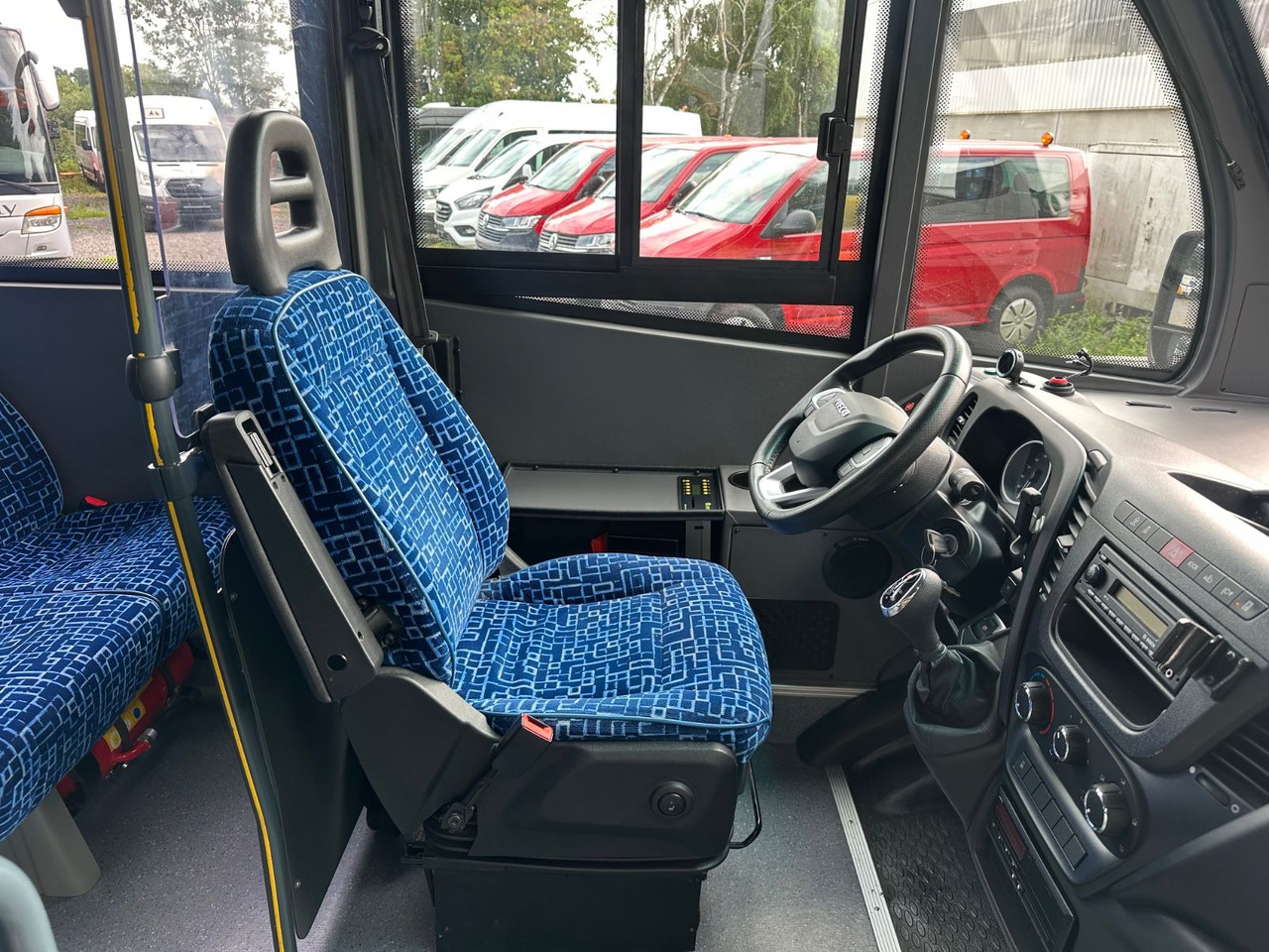 Iveco Rapido 70C18 (wenig Km*7.2t*33 Sitze) Rosero - Minibussi, Pikkubussi: kuva Iveco Rapido 70C18 (wenig Km*7.2t*33 Sitze) Rosero - Minibussi, Pikkubussi Iveco Rapido 70C18 (wenig Km*7.2t*33 Sitze) Rosero - Minibussi, Pikkubussi: kuva Iveco Rapido 70C18 (wenig Km*7.2t*33 Sitze) Rosero - Minibussi, Pikkubussi