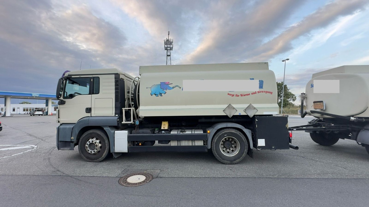 MAN TGS 18.440 4X2 BL A3 (Oben+Untenbefüllung) - Säiliöauto: kuva MAN TGS 18.440 4X2 BL A3 (Oben+Untenbefüllung) - Säiliöauto MAN TGS 18.440 4X2 BL A3 (Oben+Untenbefüllung) - Säiliöauto: kuva MAN TGS 18.440 4X2 BL A3 (Oben+Untenbefüllung) - Säiliöauto