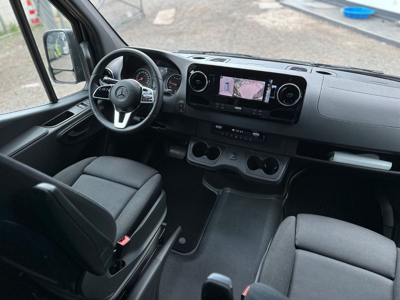 Minibussi, Pikkubussi Mercedes-Benz Sprinter 519 CDi 4x4 H+L 360° Cam.*Navi*253.4 Km: kuva Minibussi, Pikkubussi Mercedes-Benz Sprinter 519 CDi 4x4 H+L 360° Cam.*Navi*253.4 Km