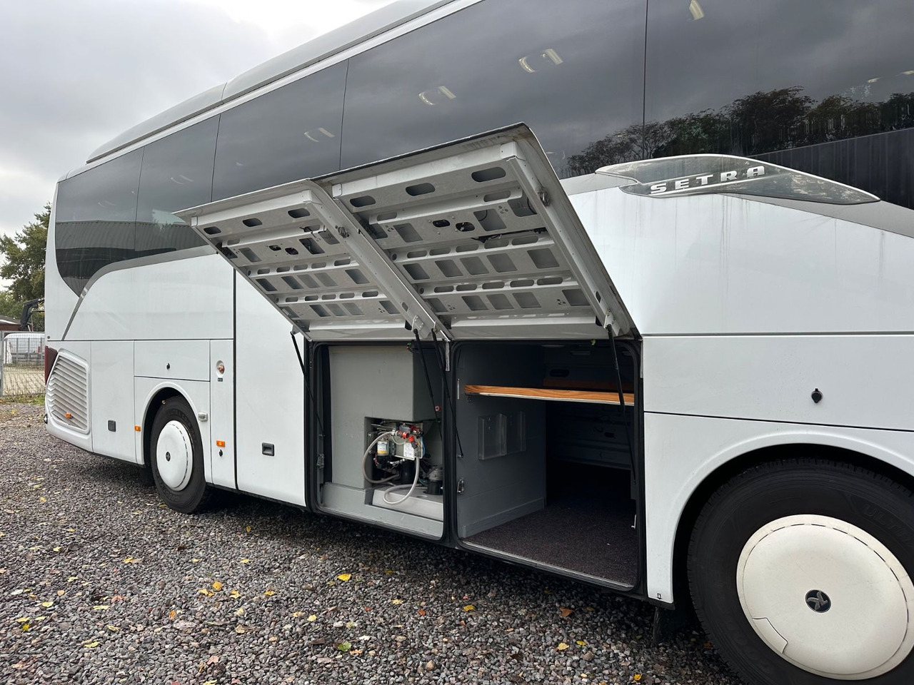 Turistibussi Setra S 511 HD (Küche*WC*DE-Bus*38 Sitze): kuva Turistibussi Setra S 511 HD (Küche*WC*DE-Bus*38 Sitze)