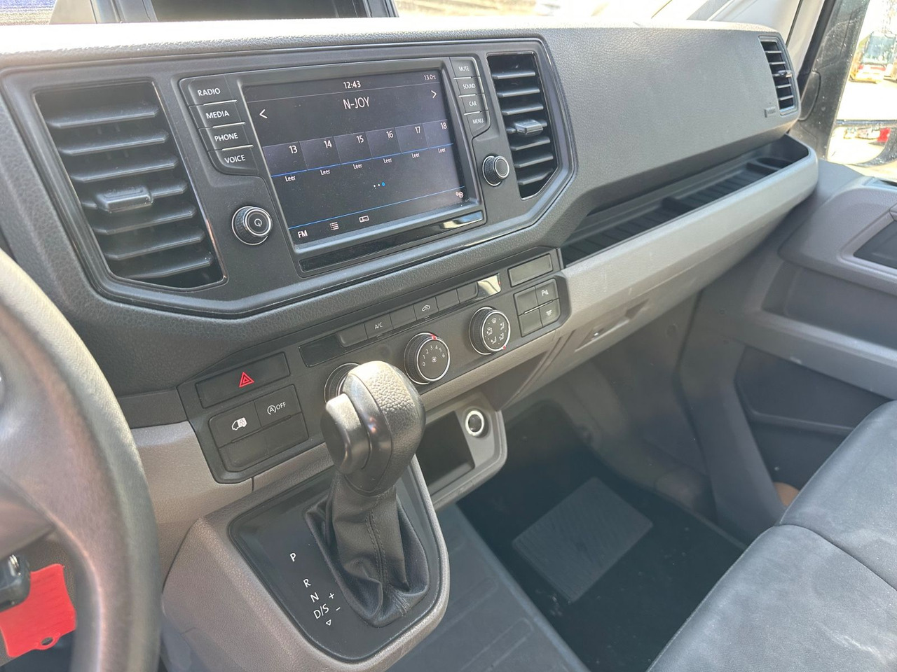 Pikkubussi Volkswagen Crafter 2.0 TDi Transporter (PDC+Cam.*AC*Autom.): kuva Pikkubussi Volkswagen Crafter 2.0 TDi Transporter (PDC+Cam.*AC*Autom.)
